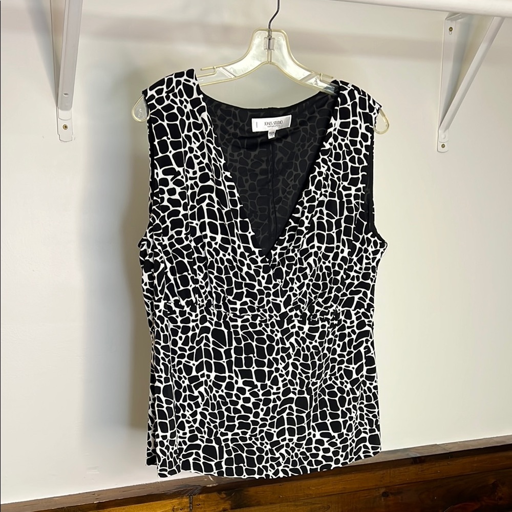 Jones‎ Studio Black and White Fitted Tank Top- 18/20W